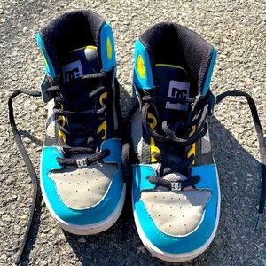 Size 6 men’s DC sneakers. Very little wear.